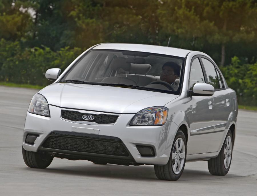  Kia Rio 2010 года  (фото 8 из 21)